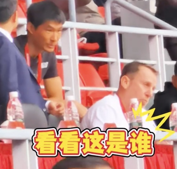 久爾杰維奇現(xiàn)身鹽城，現(xiàn)場(chǎng)觀看中國(guó)U22國(guó)足vs韓國(guó)