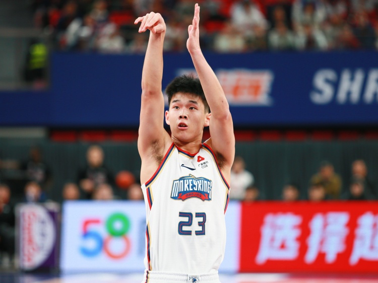 狀態(tài)可以！林葳半場8中5拿到13分1板1助