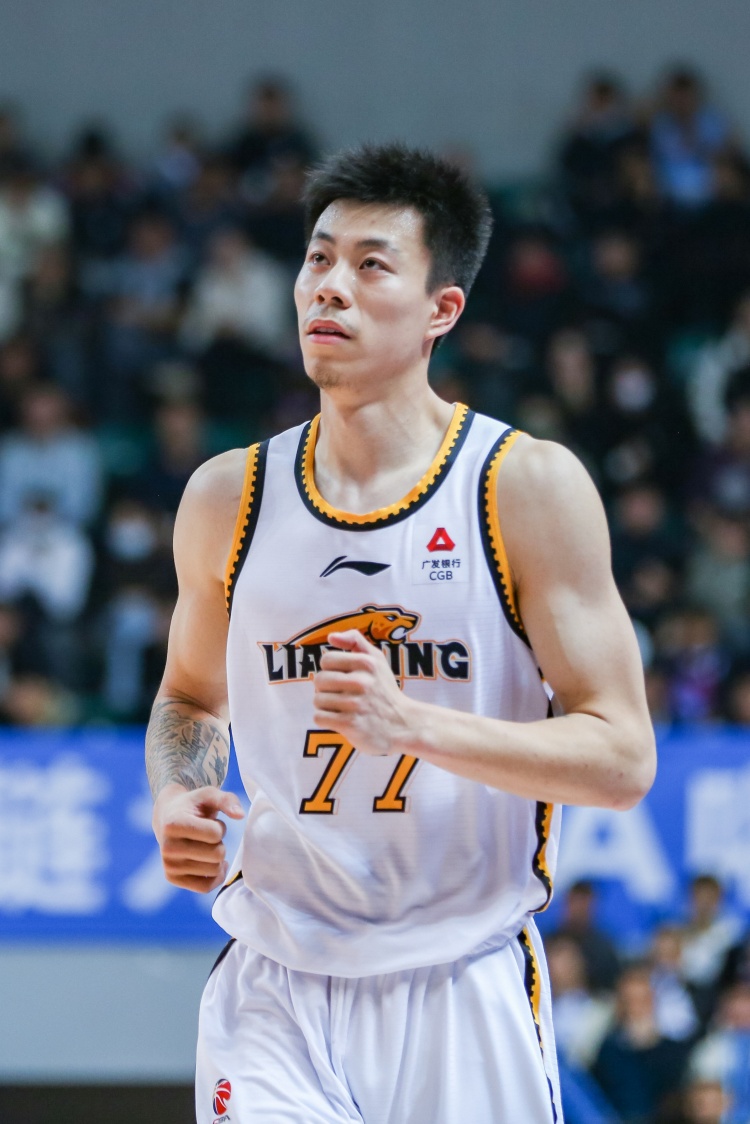 媒體人：張鎮(zhèn)麟、韓德君將因傷缺席今晚對陣北控的比賽