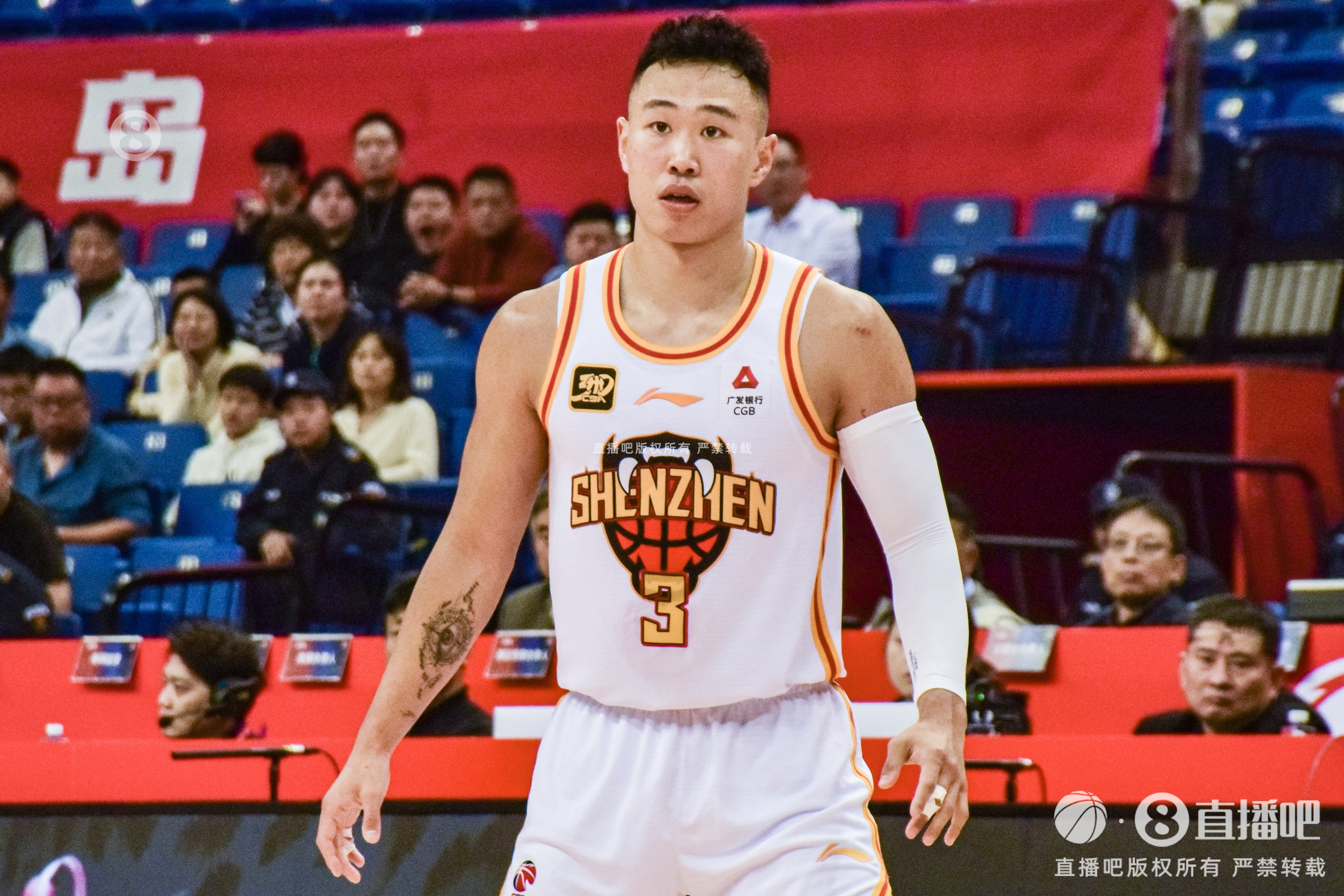 攻防俱佳！賀希寧17中8&三分7中3拿到19分 貢獻(xiàn)4次搶斷