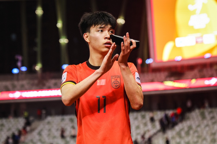 期待首秀！18歲王鈺棟入選中澳戰(zhàn)名單&穿11號，首進國足正賽名單